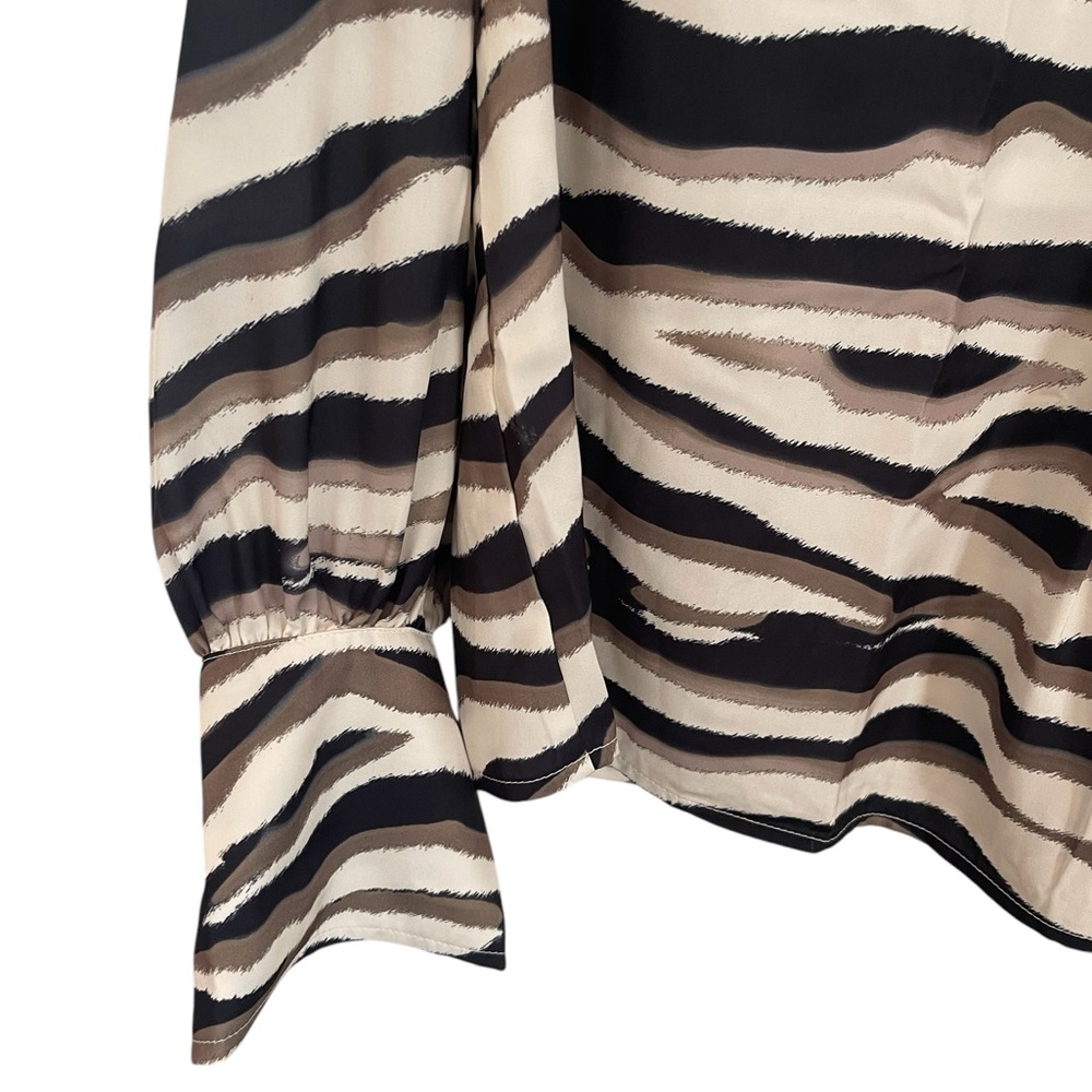Banana Republic size Medium Women’s Zebra Print Blouse/V-Neck/cream & Black - Picture 4 of 9